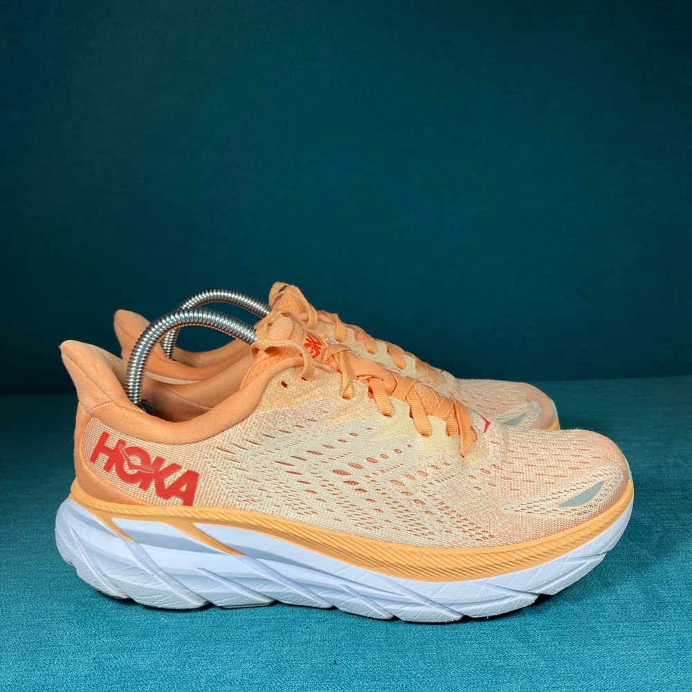Size 9 - Women’s Hoka One Clifton 8 peach shoes - Picture 3 of 9